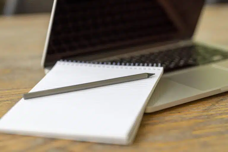 Un ordinateur ouvert pour utiliser les IA